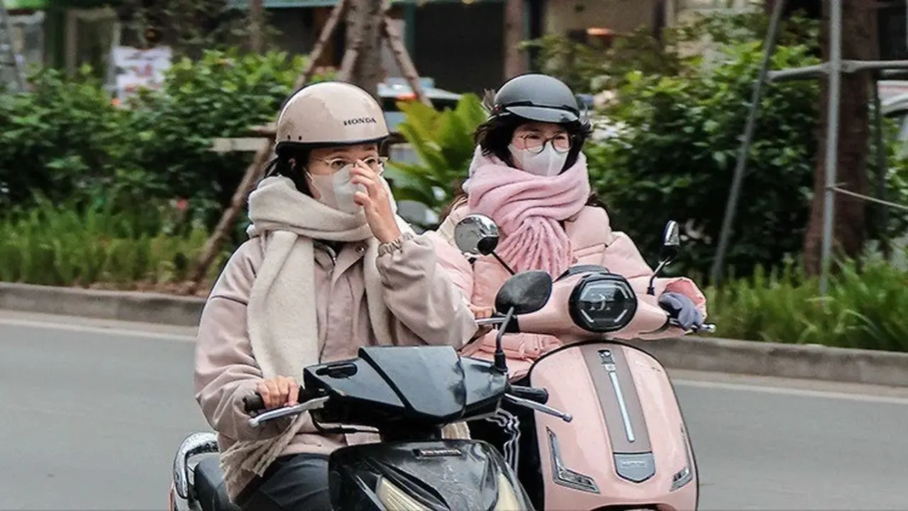 الكتلة الهوائية الباردة تواصل تأثيرها على وسط فيتنام وتجلب الطقس البارد شمالاً